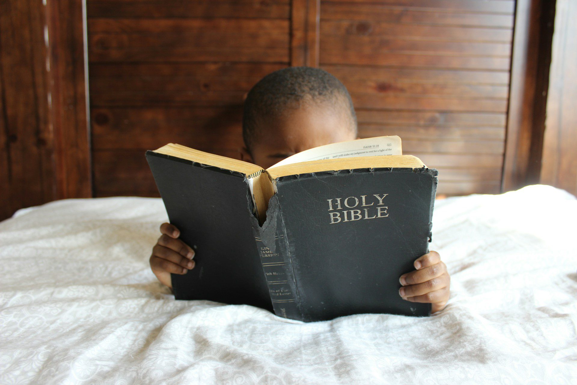 child-reading-the-bible