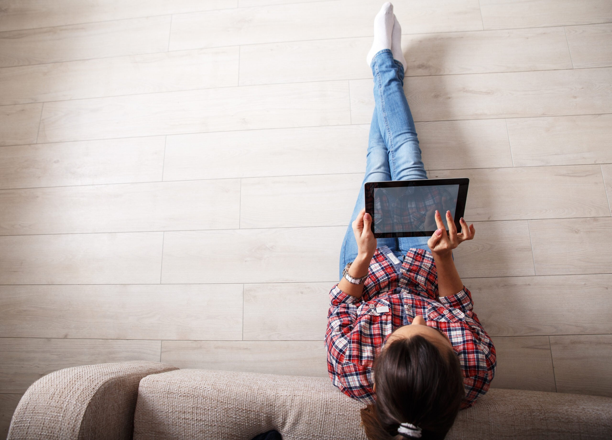 lady-reading-a-tablet-on-the-floor